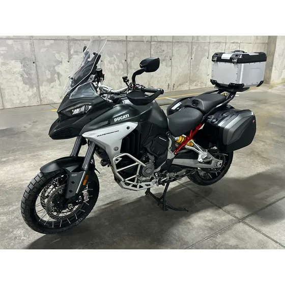 Ducati Multistrada V4 S 1200cc 14,000 Km Año:2022