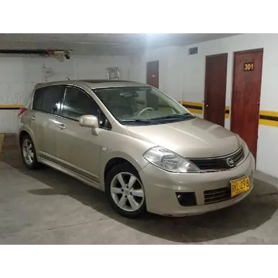 Nissan Tiida 1.8 Visia 5 P