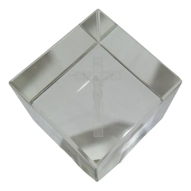 Cubo De Cristal Con Holograma De Jesucristo En La Cruz
