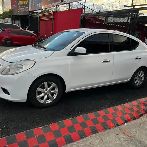 Nissan Versa 2015 1.6 Advance At