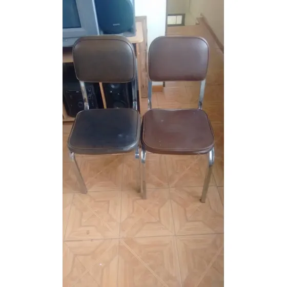 Sillas De Oficina  Usadas Semicuero Marrón Ver Descripcion
