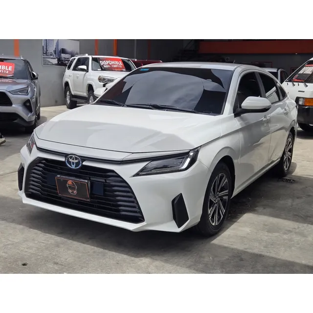Toyota Yaris E Sincronico 2025