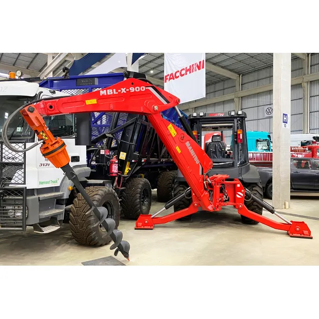 Retroescavadeira Manitou 4x2 67hp Mbl-x 900 Com Perfuratriz