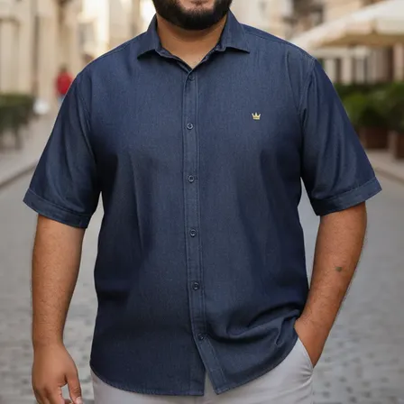 Camisa Jeans Plus Size Masculina Manga Curta Lisa G1 G2 G3 Jeans Escuro C/ Logo Lisa G3