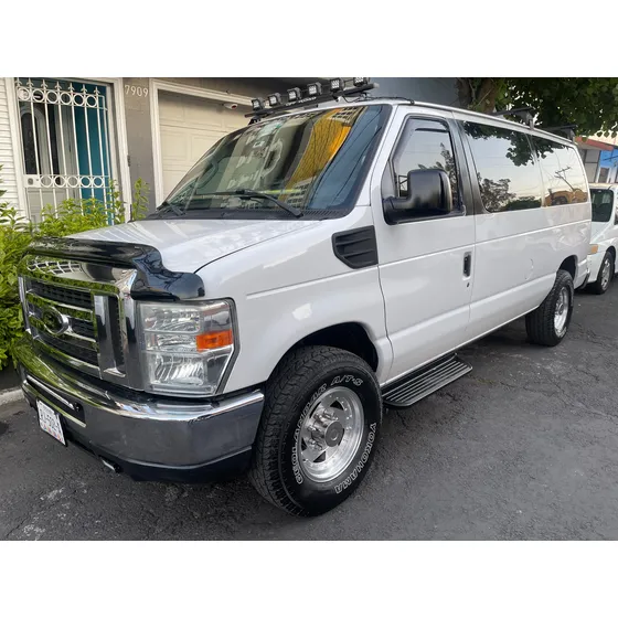 Ford Econoline E-150 4.6l V8 12 Pasajeros
