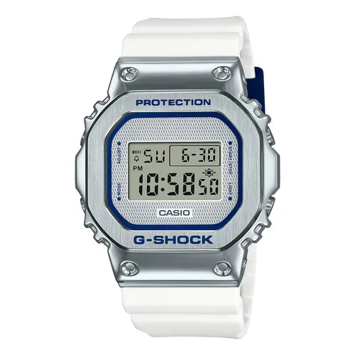 Reloj Hombre Casio Gm-5600lc-7dr G-shock Color De La Correa Blanco Color Del Bisel Plateado Color Del Fondo Gris
