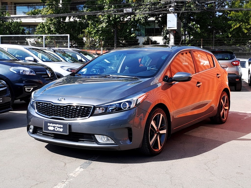 Kia Cerato 5 1.6 Ex Mt Abs Cr