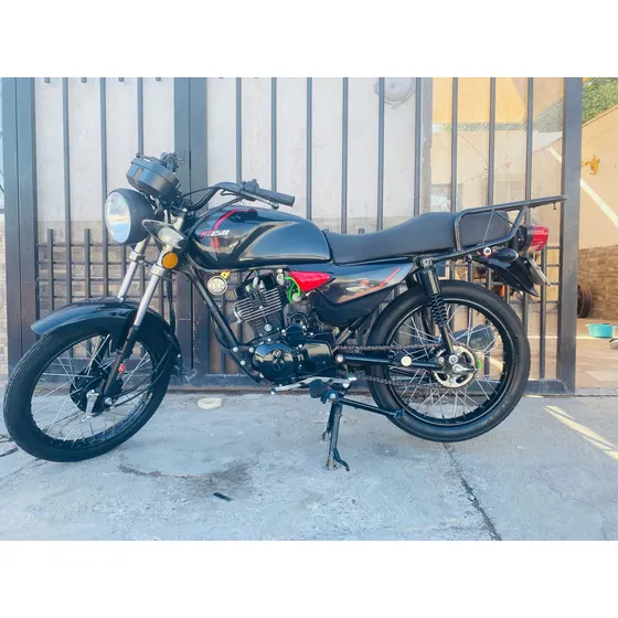 Moto Negra Con Detalles Rojos, Cilindrada 150cc ,rines Rayos
