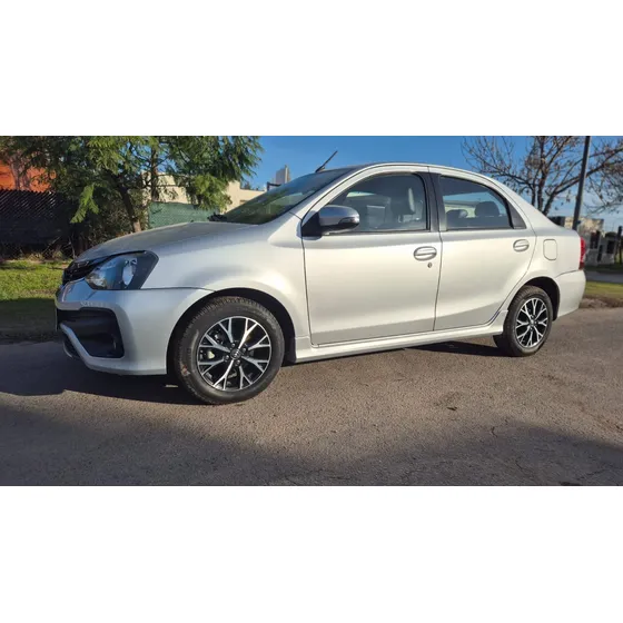 Toyota Etios 1.5 Sedan Platinum At