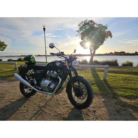 Royal Enfield Interceptor 650 2024 Verde