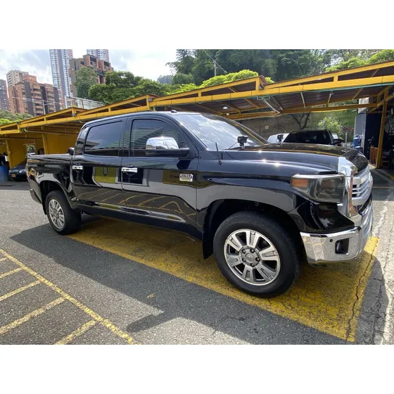 Toyota Tundra 5.7 Crewmax Platinum 4x4 Blindaje 2+