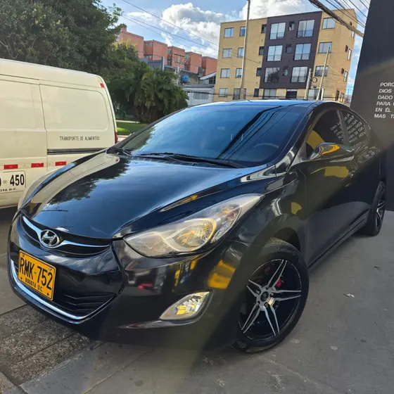 Hyundai Elantra 2012 1.8 I35 Gls At