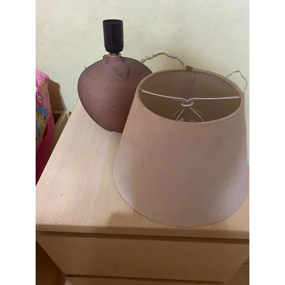 Lámpara De Mesa En Cerámica. Usada.