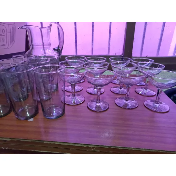 Jarra Con Vasos Y Copas Decoradas
