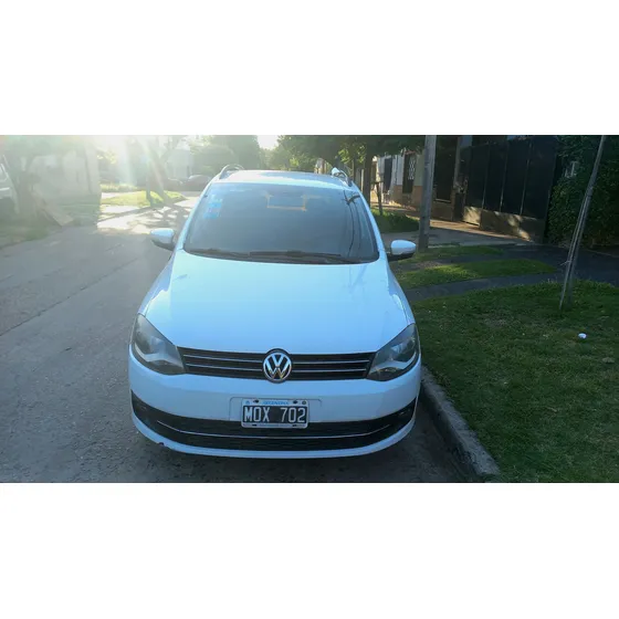 Volkswagen Suran 1.6 Highline 101cv