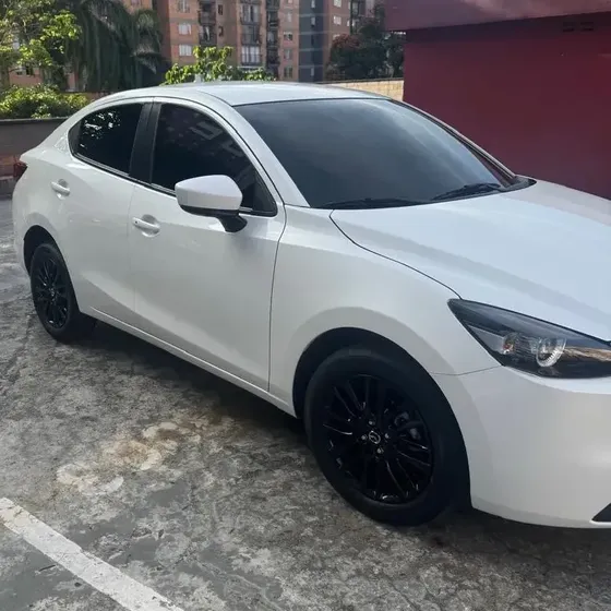 Mazda 2 Sedan 2027 1.5 Grand Touring At