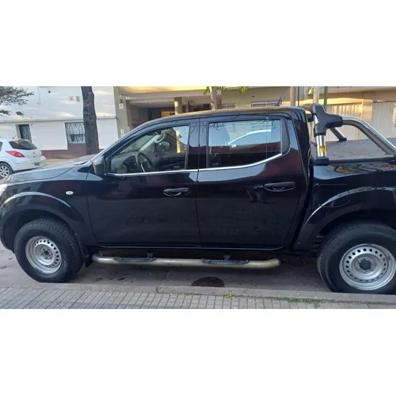 Nissan Frontier 2.3 Se Cd 4x2 Mt