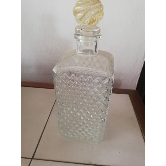 Licorera De Cristal Tallado Usada