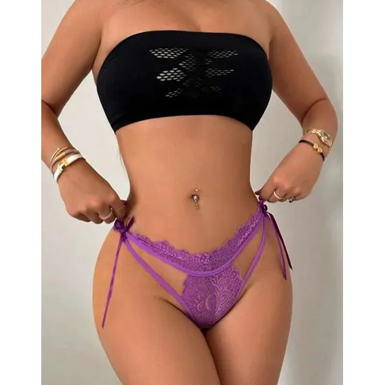 Panty Bikini De Encaje Con Abertura Y Cordón Lateral