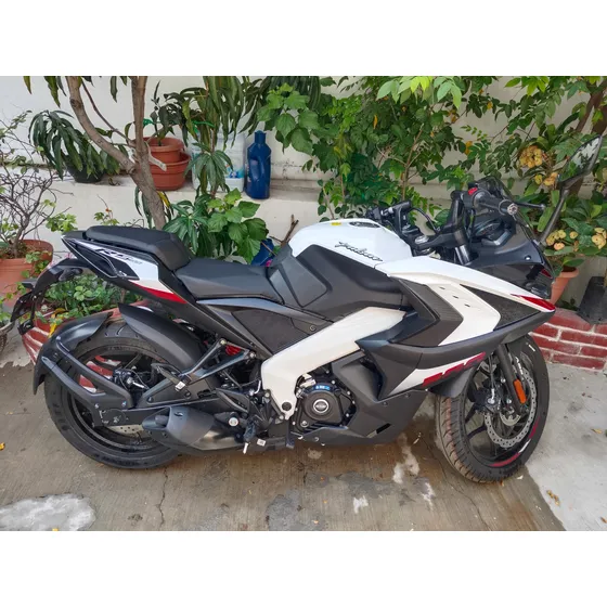 Nueva Pulsar Bajaj Rs200 Año 2025