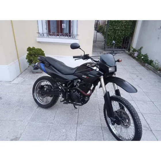 Yumbo Shark 200