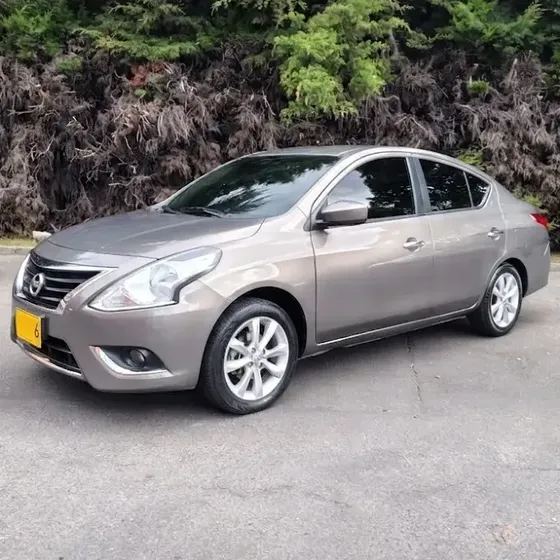 Nissan Versa 2015 1.6 Advance At