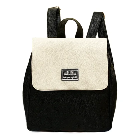 Mochila Alcurnia Eco Cuero Mujer Solapa Combinada Color Negro y Crudo Con Cierre Apta Cuadernos A4