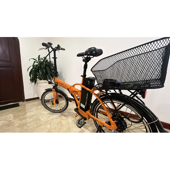Bicicleta Eléctrica Plegable. Cadena De Seguridad Y Canasta.