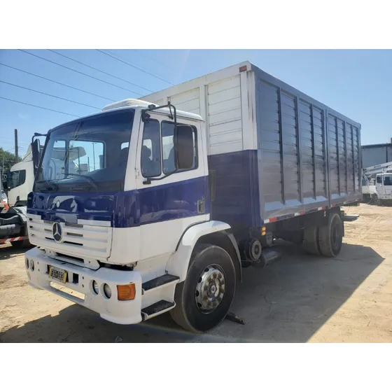 Camión Paquetero Marca Mercedes Benz  Modelo 1720 