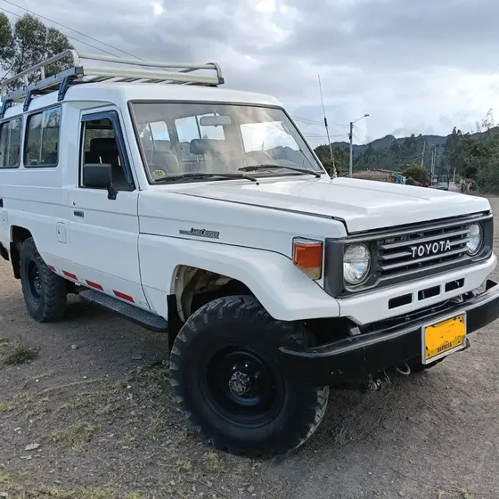 Toyota Land Cruiser Fj75 Troop Carrier