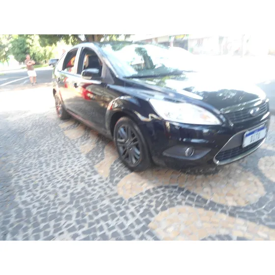 Ford Focus Hatch 2.0 16v 4p Ghia Automático