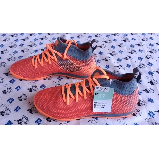 Semi Tacos Para Futbol Sala, Talla 37. Nuevos. 30$.