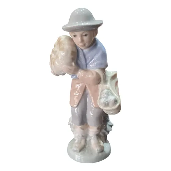 Figura Nao Lladro Agricultor Sentado Porcelana Decorativa
