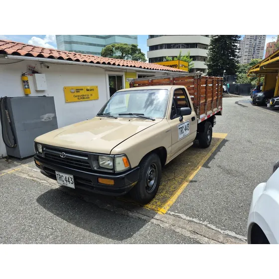 Toyota Hilux 2.4 Mt Estacas 4x2 1998