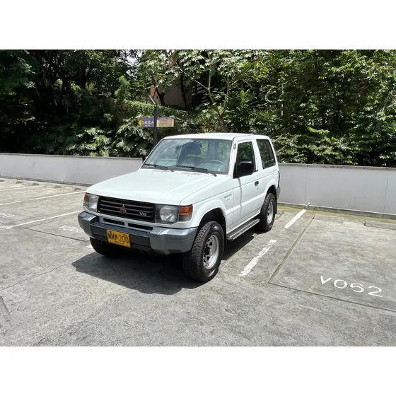 Mitsubishi Montero 3.0 V13
