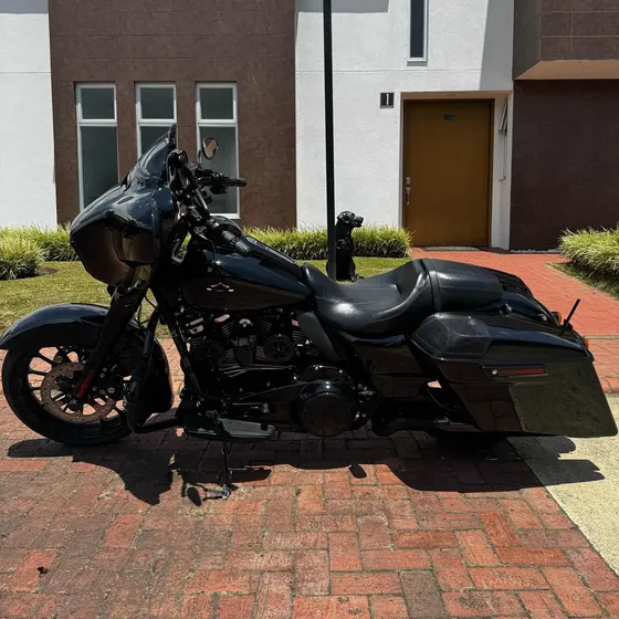 Harley Davidson Street Glide Cvo 2018