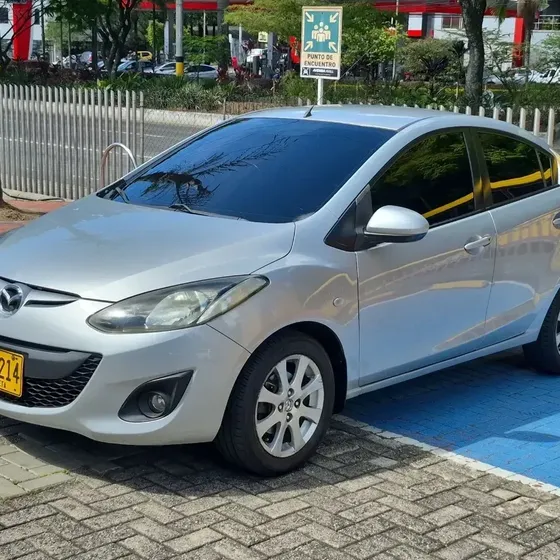 Mazda 2 2011 1.5 Sedan At 4x2