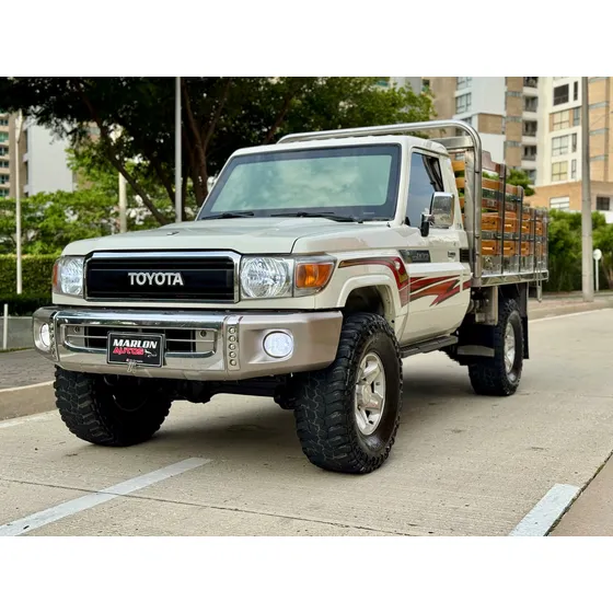 Toyota Land Cruiser 79 4.0 79