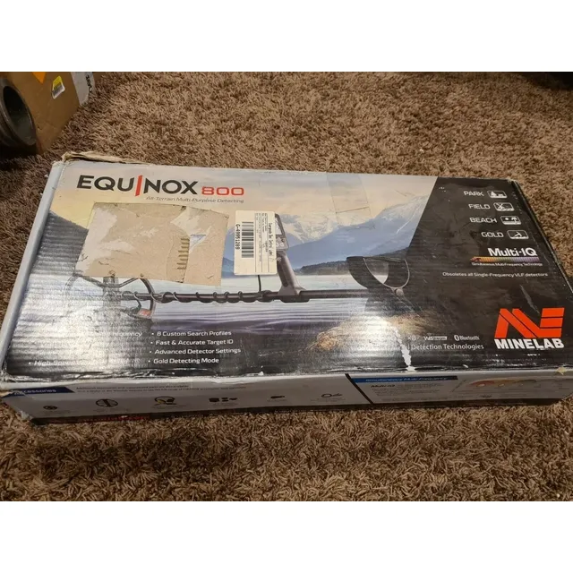 Minelab Equinox 800 Metal Detector W Headphones.
