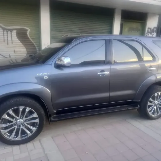 Toyota Fortuner 2011 2.7l 4x2 At