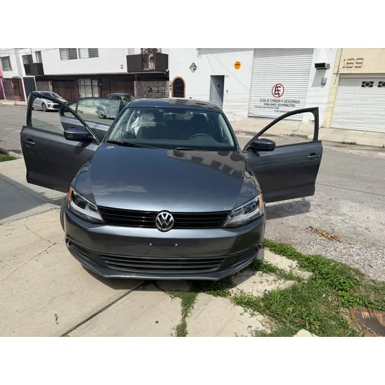 Volkswagen Jetta 2.0 L4 Mt