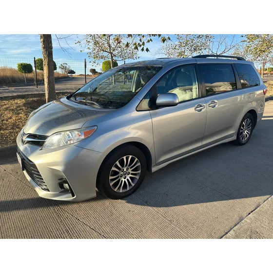Toyota Sienna 3.5 Xle At