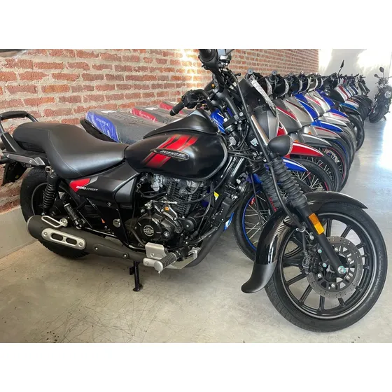 Bajaj Avenger 220 Street