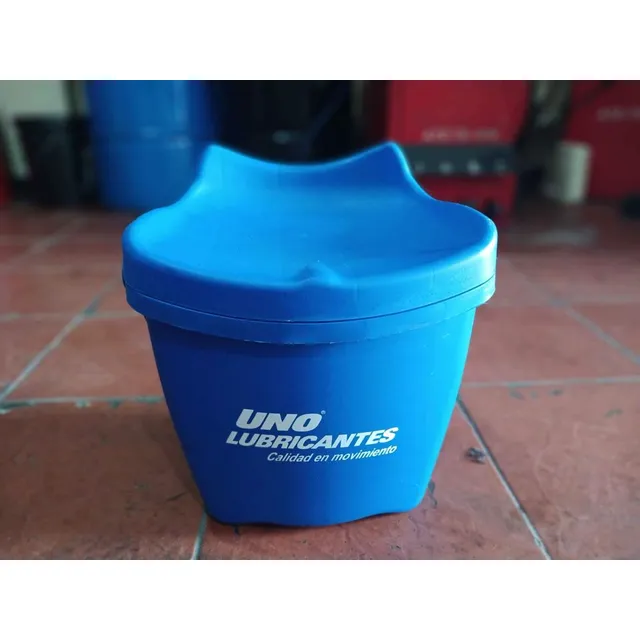 Hielera Pequeña Con Tapa Para Sentarse ¢8000