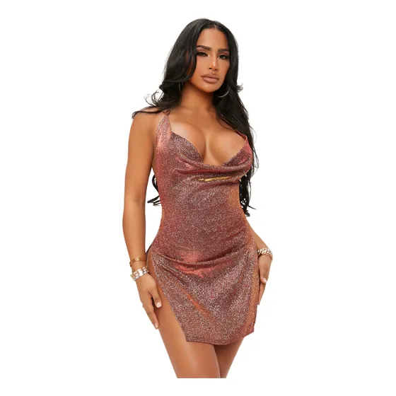 Vestido Halter Metalizado Con Dobladillo Dividido Y Drapeada