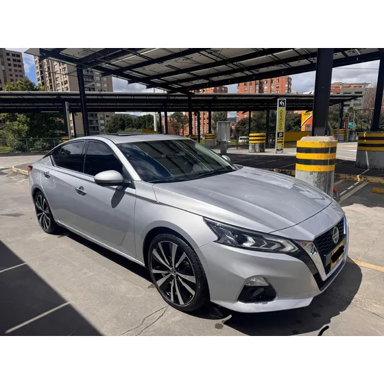 Nissan Altima Full
