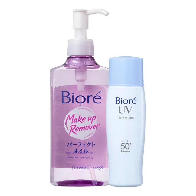 Kit Bioré Essential Skincare contendo um frasco de óleo demaquilante com pump roxo e um frasco de protetor solar Bioré UV Perfect Milk com tampa azul claro em fundo branco