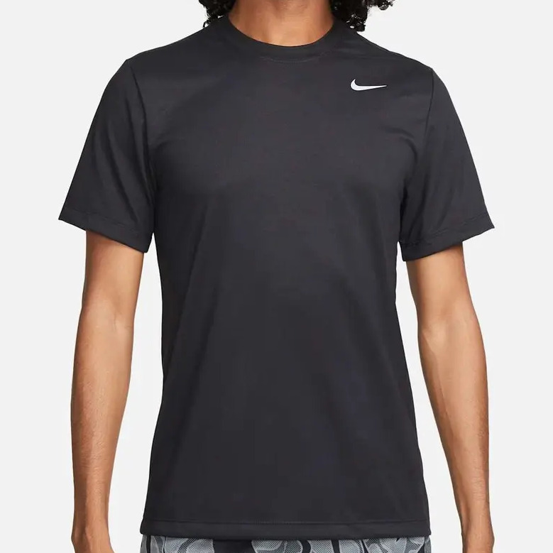 Camiseta Nike Legend masculina na cor preta com logo branco no peito