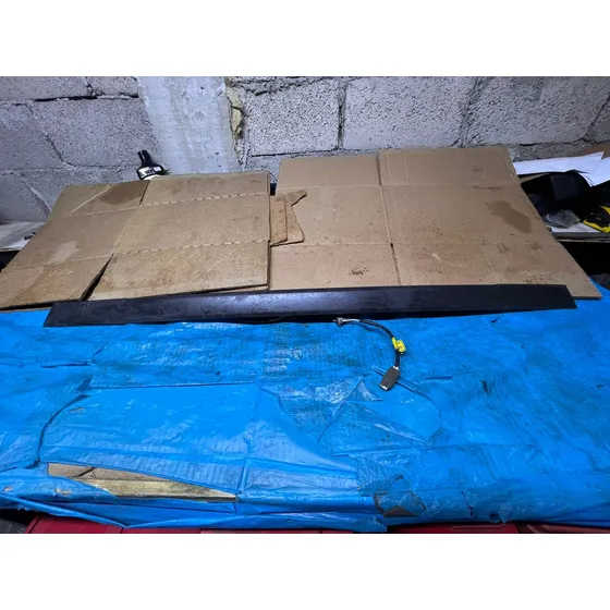 Moldura De Cajuela Aveo 2007 2009 2011 2013 2014 2016 2017 Negro