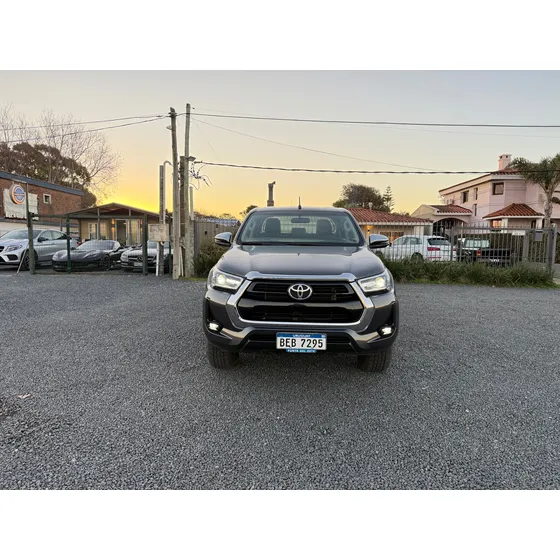 Toyota Hilux 2.7 D.cab. Sr 4x4